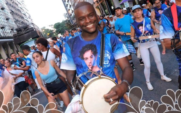 Acadêmicos de Niterói encerra temporada de ensaios no Largo da Batalha no domingo, 12