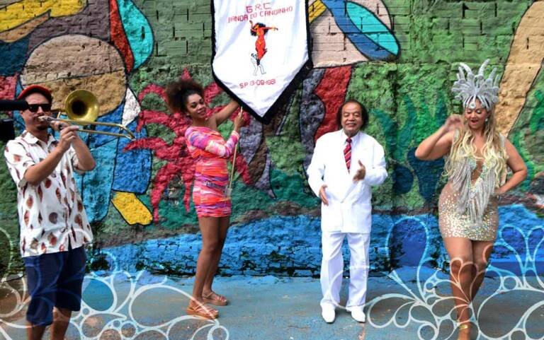 Banda do Candinho desfila com a presença do cordão “Filhos do Zé”, em homenagem ao dramaturgo Zé Celso em grande festa no Bixiga