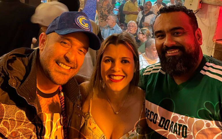 Diogo Nogueira surpreende fãs com visita ao Beco do Rato e disputa samba no carnaval Diogo Nogueira surpreende fãs com visita ao Beco do Rato e disputa samba no carnaval