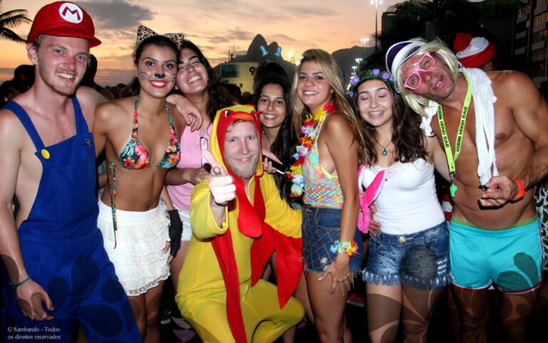 Blocos de Rua! Uma festa da diversidade e da alegria Blocos de Rua! Uma festa da diversidade e da alegria