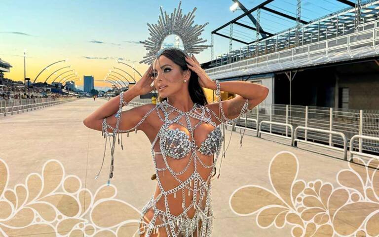 Carla Prata usa look com cristais e correntes no último ensaio técnico da Acadêmicos do Tucuruvi Carla Prata usa look com cristais e correntes no último ensaio técnico da Acadêmicos do Tucuruvi