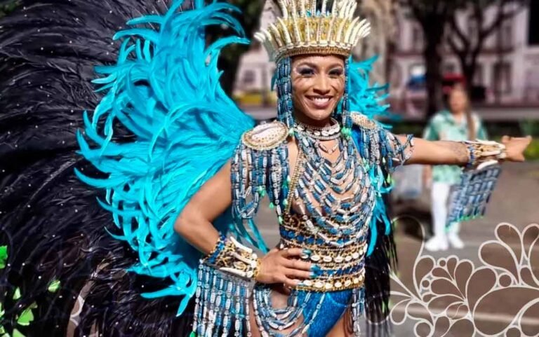 Carnaval 2025: Inès Ouedraogo é a nova musa da Em Cima da Hora Carnaval 2025: Inès Ouedraogo é a nova musa da Em Cima da Hora