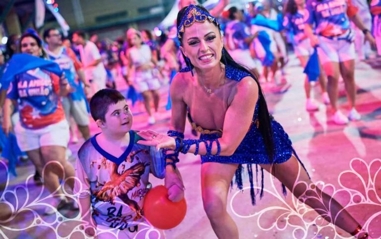 Tatiana Breia rouba a cena na Cidade do Samba ao lado do filho na União da Ilha