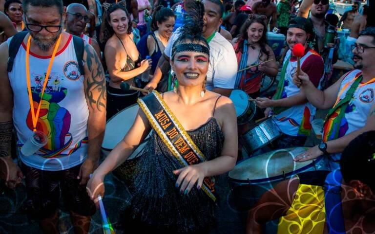 Musa dos portuários: María Muros brilha em bloco carnavalesco Musa dos portuários: María Muros brilha em bloco carnavalesco