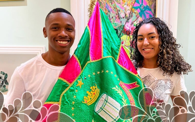 Mangueira apresenta terceiro casal de mestre-sala e porta-bandeira