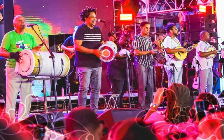 Fundo de Quintal, Raça Negra, Belo e É O Tchan! agitam o 2º dia do navio Cheia de Manias Fundo de Quintal, Raça Negra, Belo e É O Tchan! agitam o 2º dia do navio Cheia de Manias