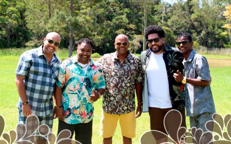 Grupo Um Toque A Mais mantém tradição de samba há mais de 3 anos no Bar Brahma