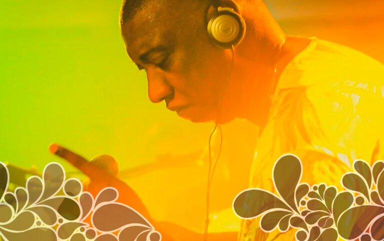 Ito Melodia canta “Raízes” no Teatro Refit