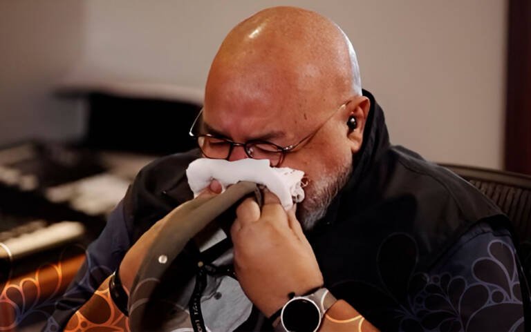 Jorge Aragão luta contra doença e se emociona durante show: “Mas se eu chorar, é porque estou vivo” Jorge Aragão luta contra doença e se emociona durante show: “Mas se eu chorar, é porque estou vivo”