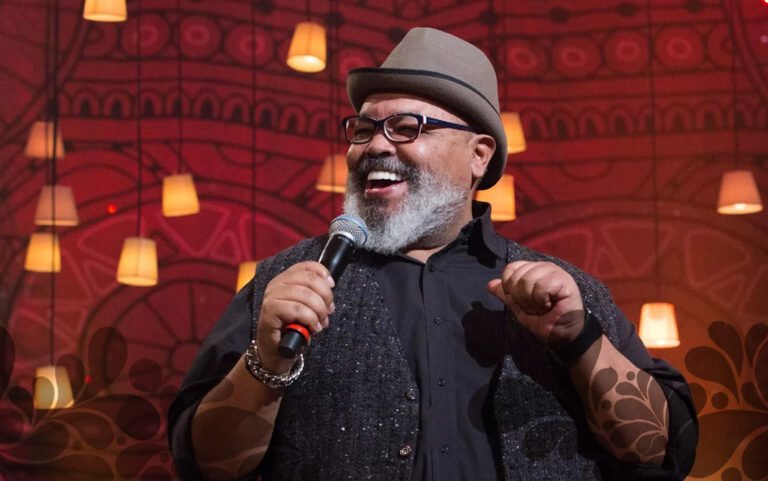 Jorge Aragão volta aos palcos após internação