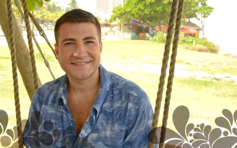 Léo Russo faz show em homenagem a Beth Carvalho Léo Russo faz show em homenagem a Beth Carvalho