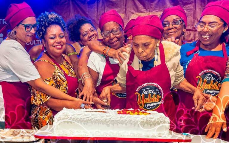 Dia das mães na Feira das Yabás, muito samba e tempero para celebrar