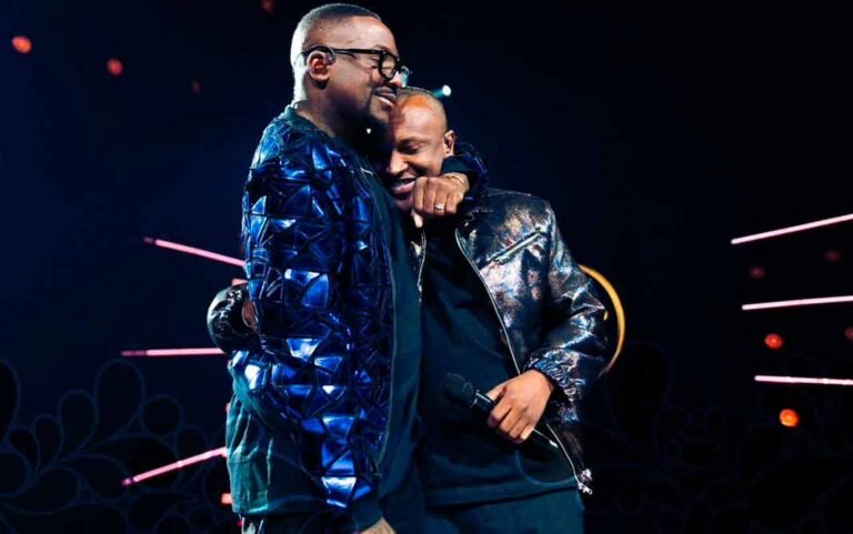 Mumuzinho e Thiaguinho se unem em show e cantam pela primeira vez Mumuzinho e Thiaguinho se unem em show e cantam pela primeira vez