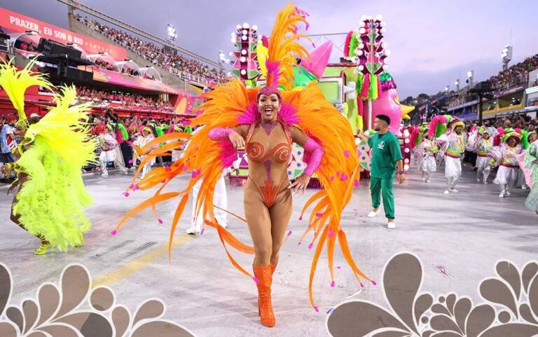 Musa do pagode na sapucaí: Karinah esbanja beleza e encanta na Mangueira