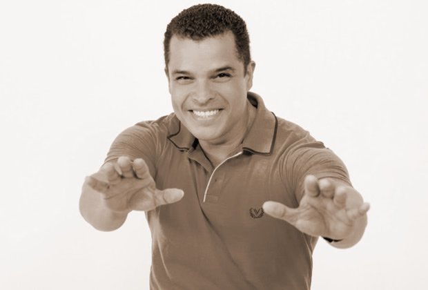 Negra cor Adelmo casé sambando negra-cor-texto-sambando