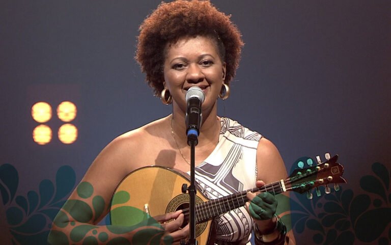 Nilze Carvalho canta Peço a Deus para as mães Nilze Carvalho canta Peço a Deus para homenagear mães