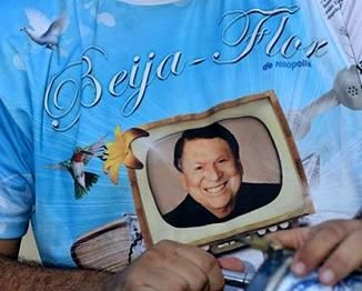 beija flor homenageia bony