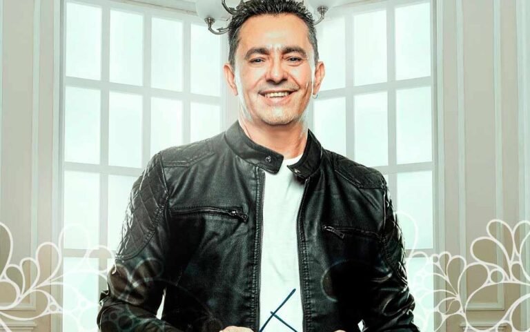 Marcelinho Freitas e Pinha Presidente agintam pagode em comemoração a 11 anos do Boteco Todos os Santos Marcelinho Freitas e Pinha Presidente agintam pagode em comemoração a 11 anos do Boteco Todos os Santos