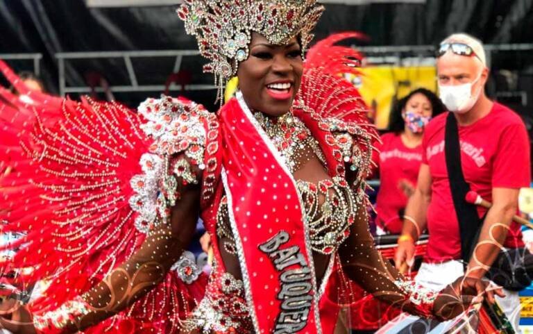 Após vencer concurso na França, Patricia Bombom é eleita musa da Em Cima da Hora através do Poderosas do Samba