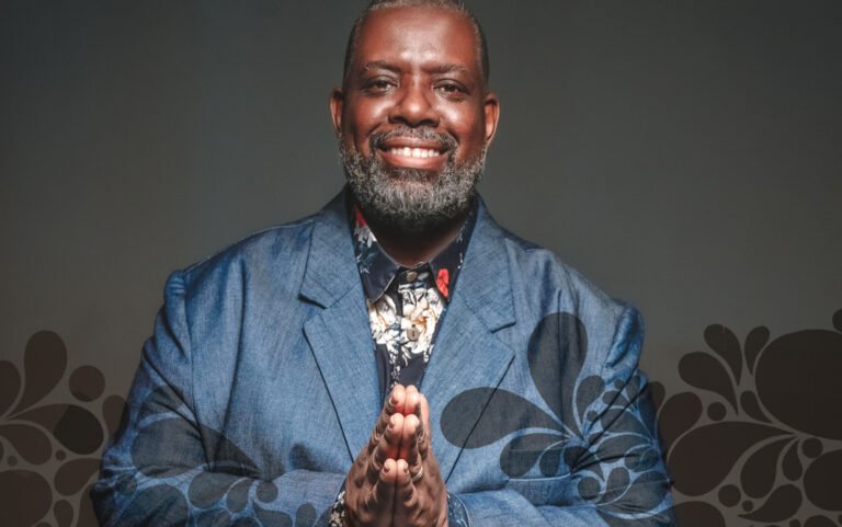 Péricles canta o amor em nova faixa e clipe