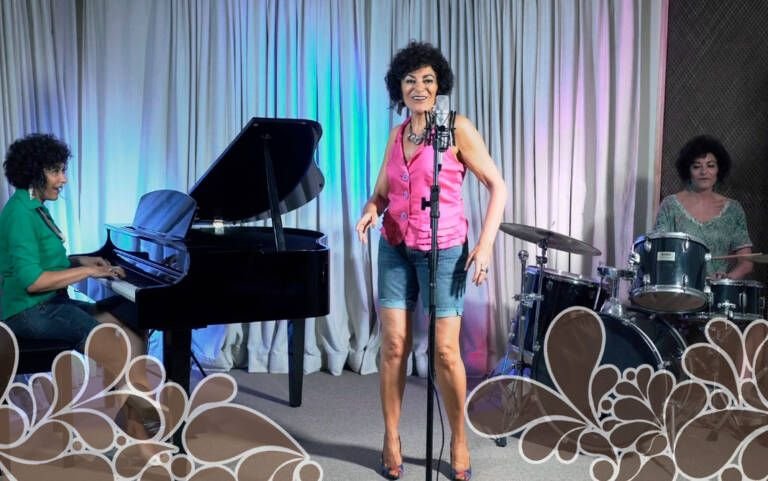 A ginga descontraída de Rosana Puccia em “Tá Estranho”