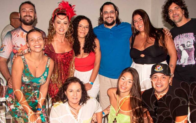 Tatiana Breia recebe a família Baderna na feijoada da União da Ilha