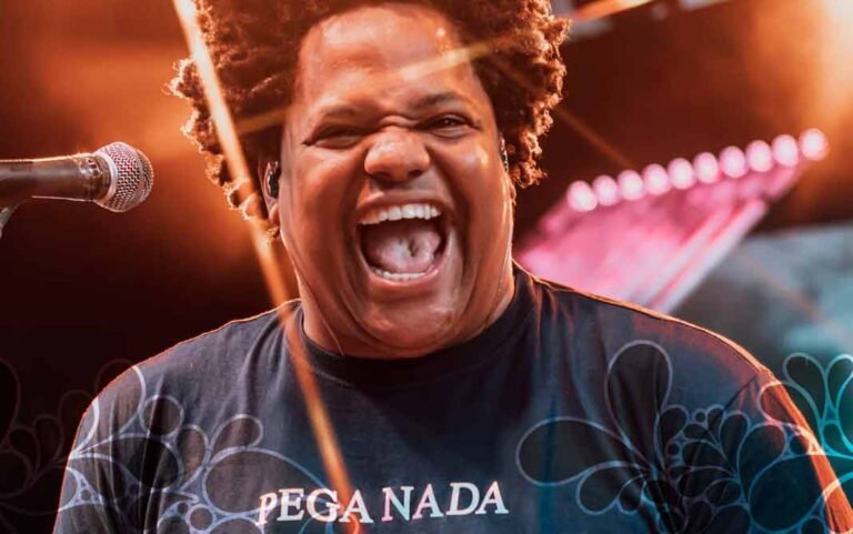 Fundo de Quintal faz show na Vila Madalena no palco da “Praça A”