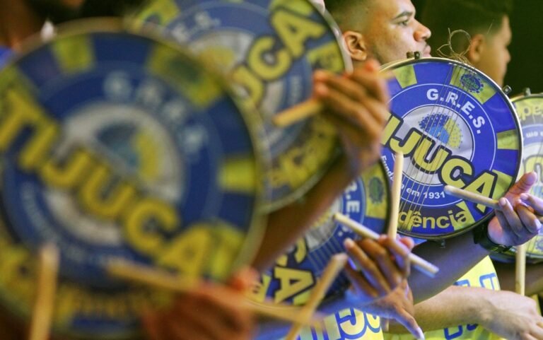 Unidos da Tijuca promove último ensaio de rua nesta quinta-feira